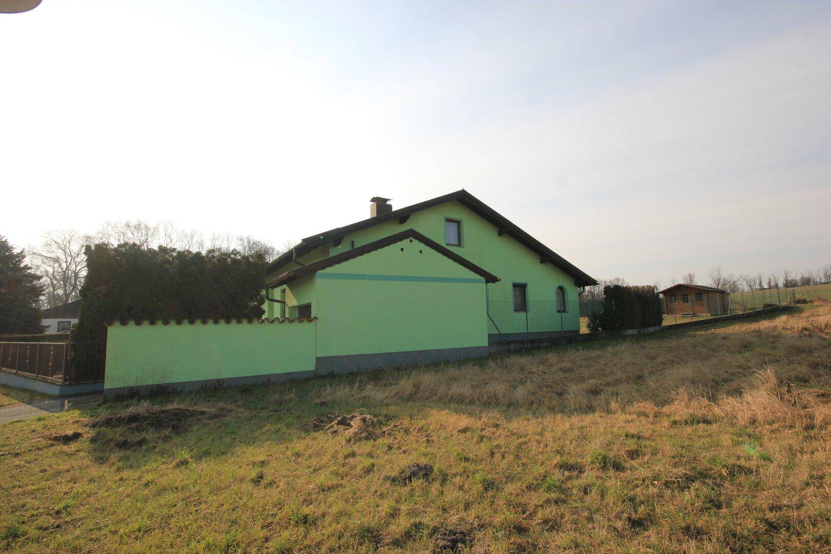 Gepflegtes Einfamilienhaus mit Wintergarten, Garage und Alarmanlage - Ansicht 3