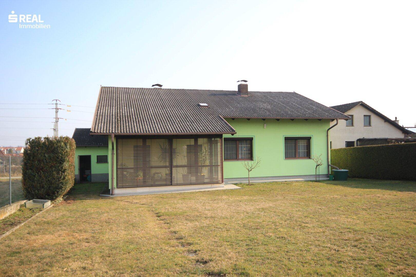 Gepflegtes Einfamilienhaus mit Wintergarten, Garage und Alarmanlage - Ansicht 4