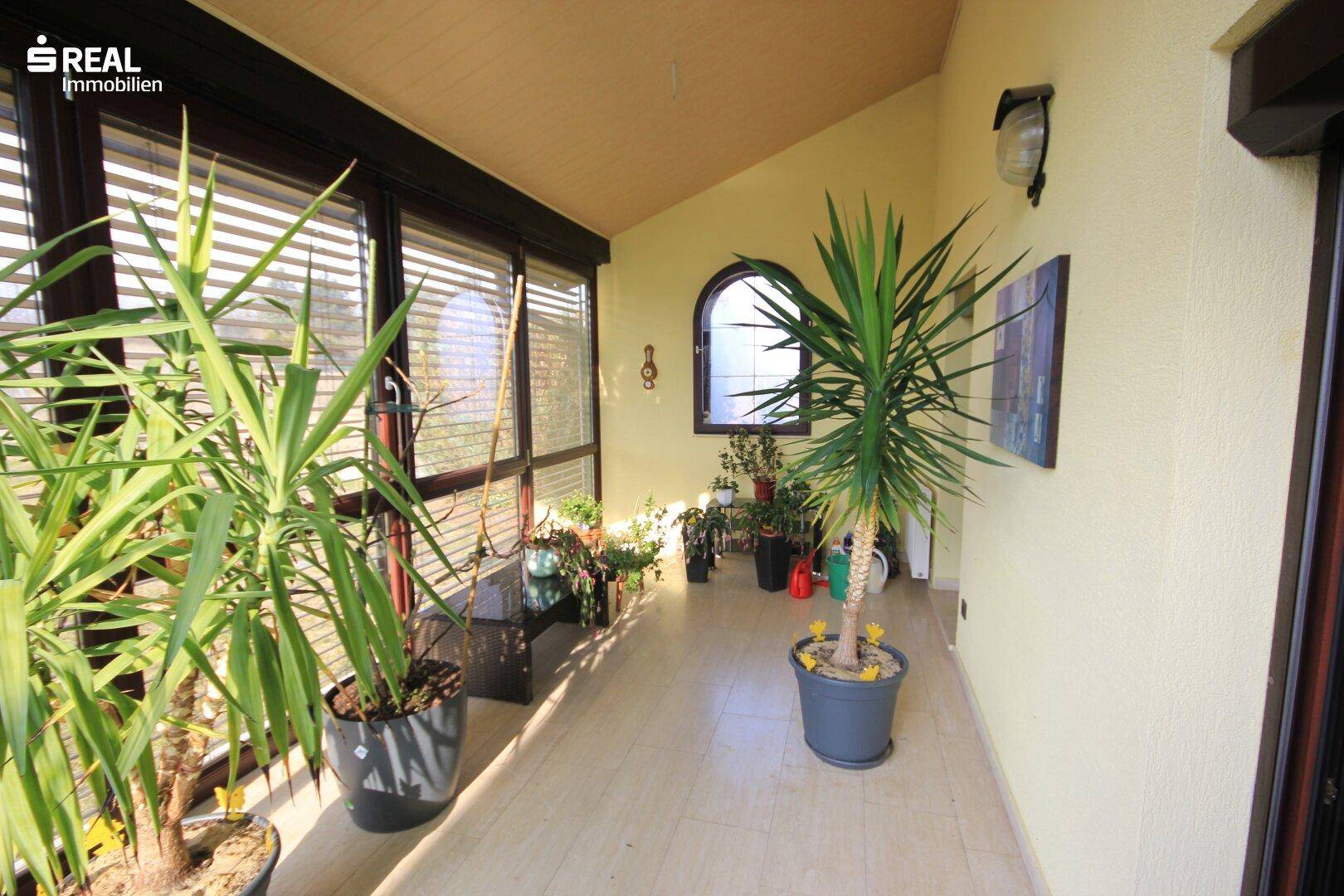 Gepflegtes Einfamilienhaus mit Wintergarten, Garage und Alarmanlage - Ansicht 6