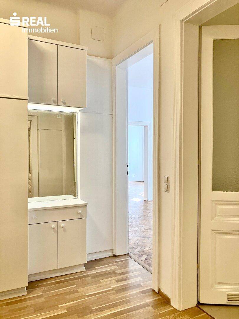 WUNDERSCHÖNE ALTBAUWOHNUNG - bestens eingeteilte 3,5 Zimmer - NIBELUNGENVIERTEL - Mehr