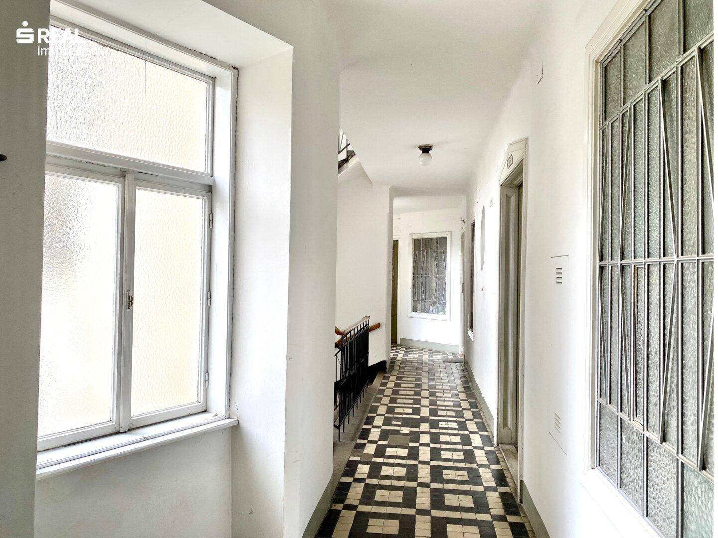 WUNDERSCHÖNE ALTBAUWOHNUNG - bestens eingeteilte 3,5 Zimmer - NIBELUNGENVIERTEL - Ansicht 3