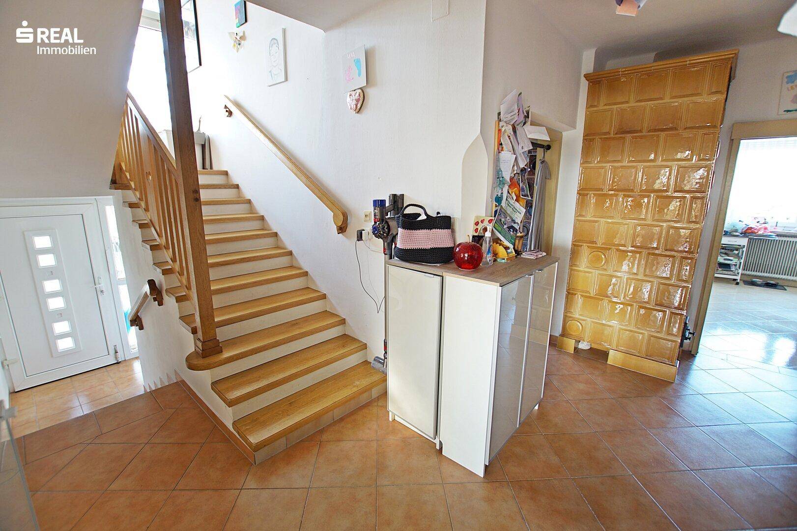 Einfamilienfamilienhaus mit Werkstatt &amp; Lagerhalle, Garage und großem Garten mit Pool - Ansicht 3