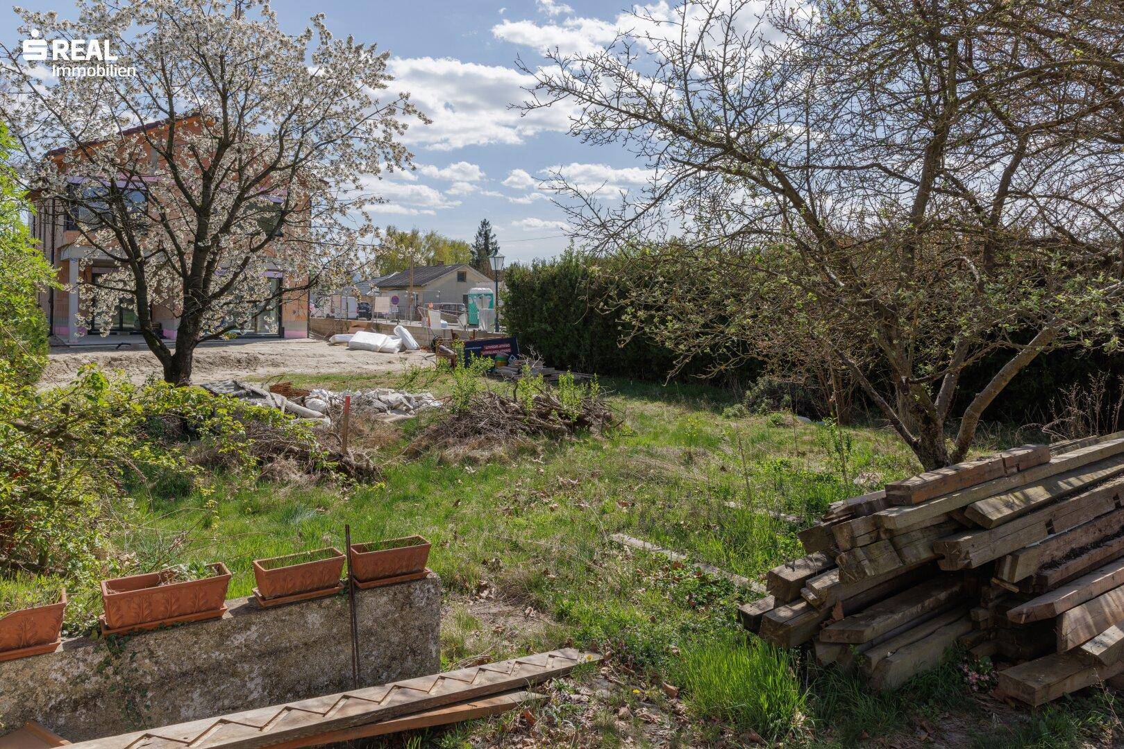 traumhaftes Baugrundstück für ein Doppelhaus oder Einfamilienhaus mit Blick auf die Burg Kreuzenstein! - Widok 5