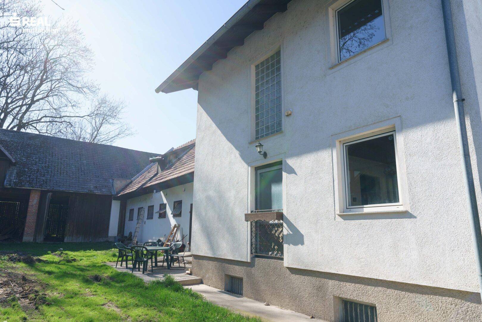 Wunderschöner Ausblick auf die umliegenden Hausberge - 107m² Wohnhaus plus 100m² Stall, Scheune und Altbestand! – pohled 2