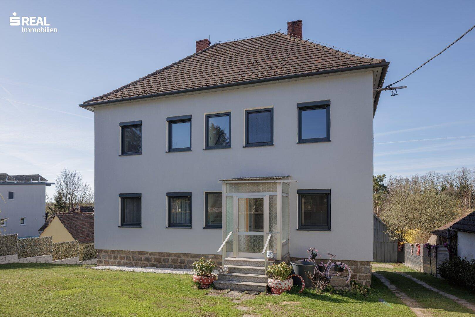 Saniertes Mehrparteienhaus mit großem Garten in ruhiger Lage - Ansicht 2