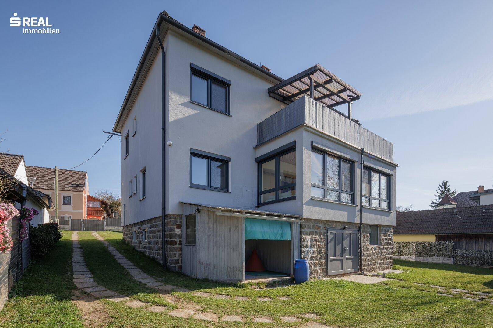 Saniertes Mehrparteienhaus mit großem Garten in ruhiger Lage - Ansicht 4