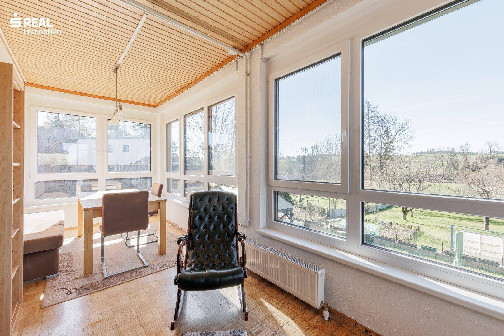 Saniertes Mehrparteienhaus mit großem Garten in ruhiger Lage - Mehr