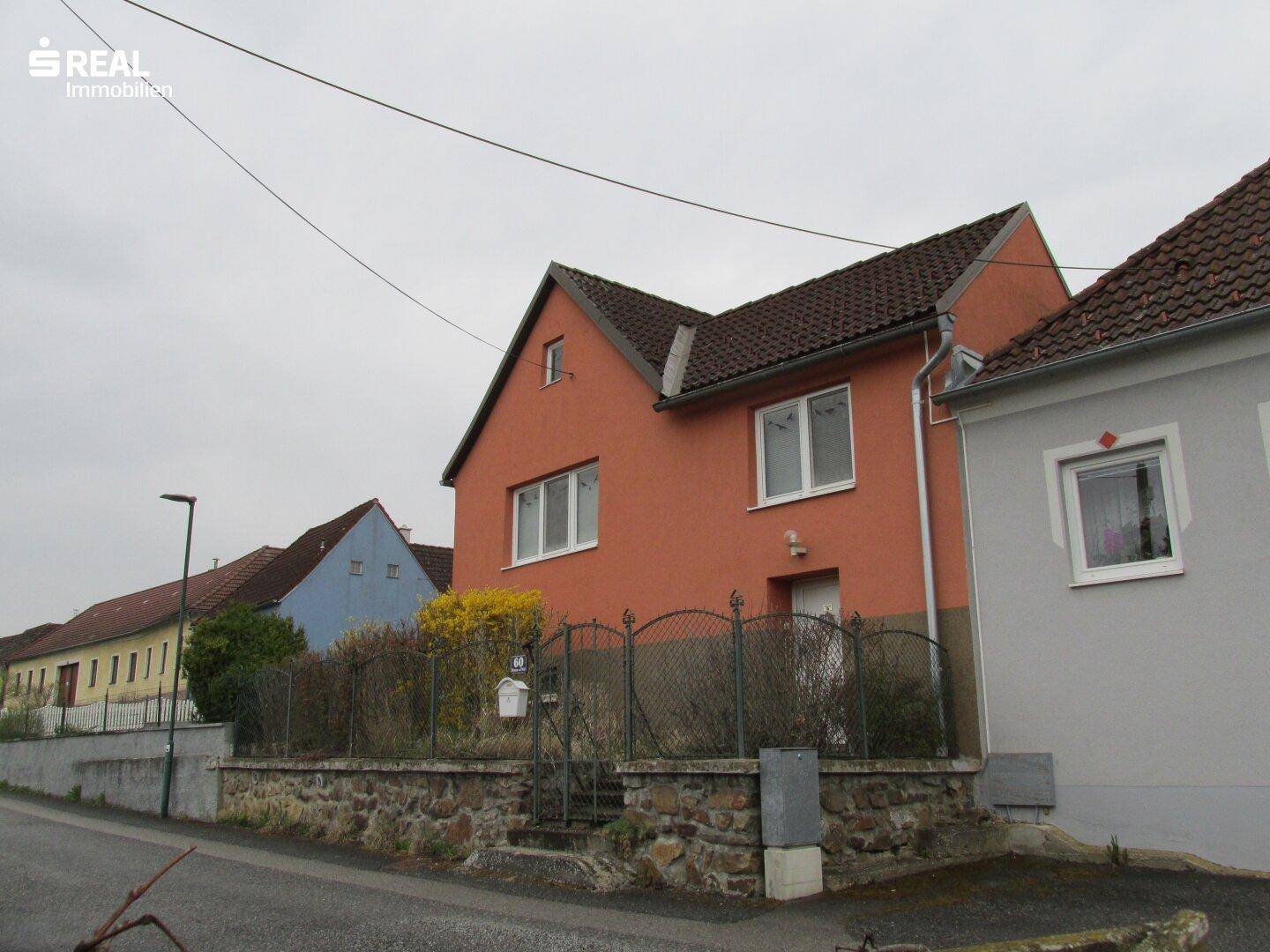 Gepflegtes Landhaus mit Carport, Nebengebäude, Garten und uneinsehbarem Innenhof - Mehr