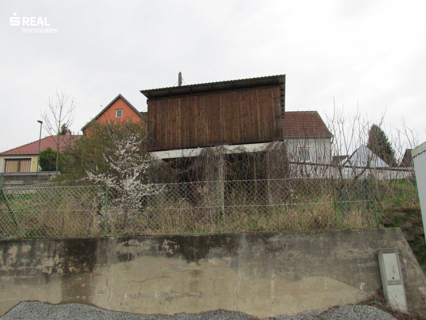 Gepflegtes Landhaus mit Carport, Nebengebäude, Garten und uneinsehbarem Innenhof - Ansicht 6