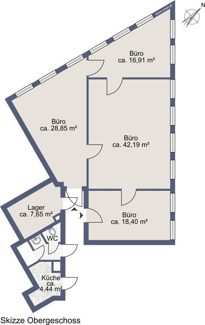 Grundriss des Obergeschosses mit mehreren Büros, Lagerraum, WC und Küche.
