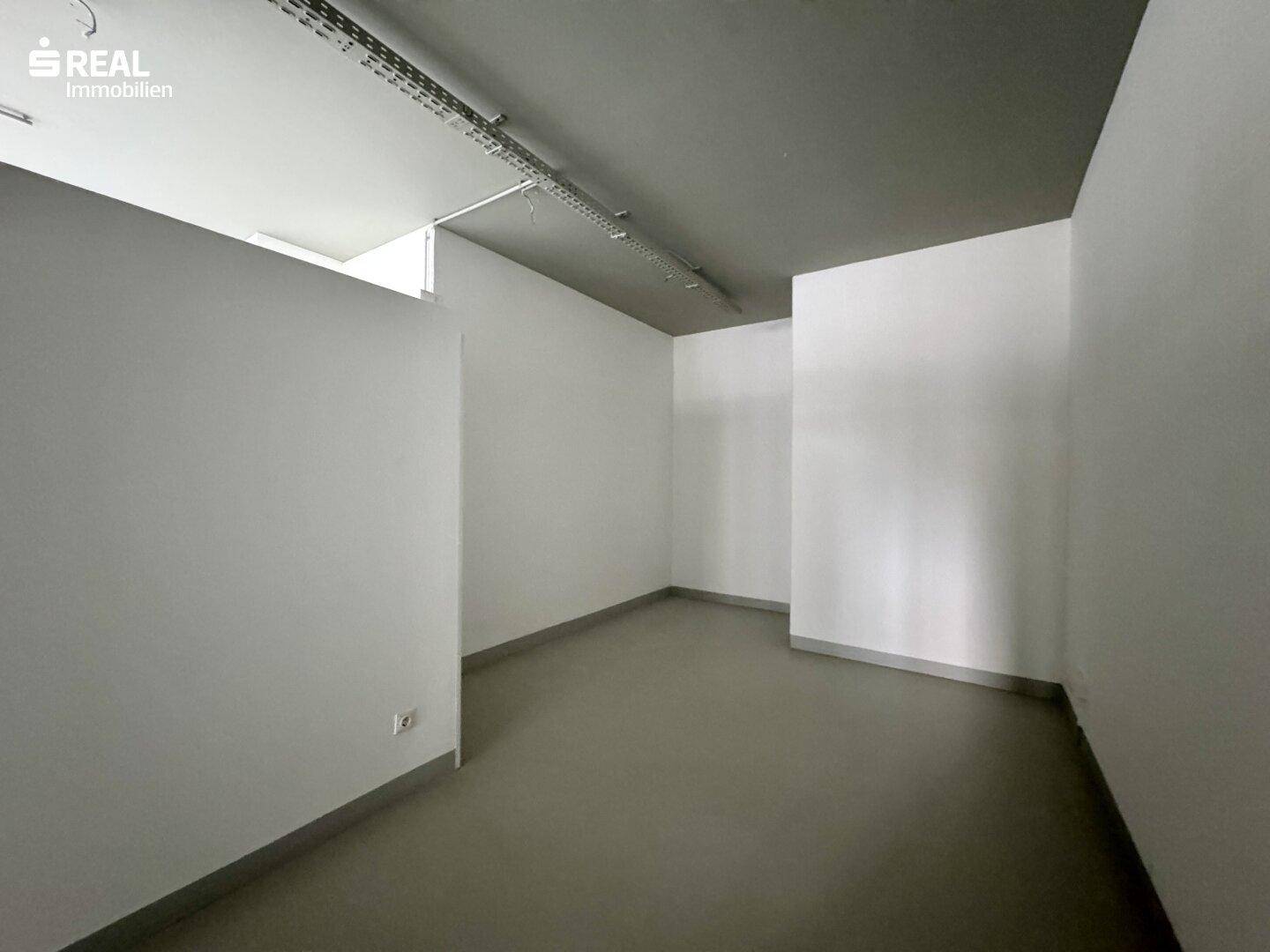 Geschäfts- /Ordinations- /Bürofläche zwischen Bahnhof und Uniklinikum – další