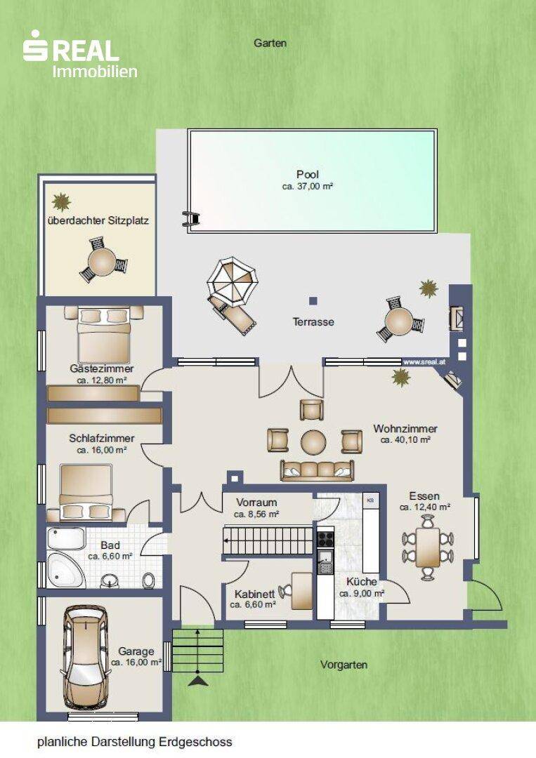 Planliche Darstellung des Erdgeschosses mit Wohnzimmer, Küche, Schlafzimmern, Garage und Poolbereich.