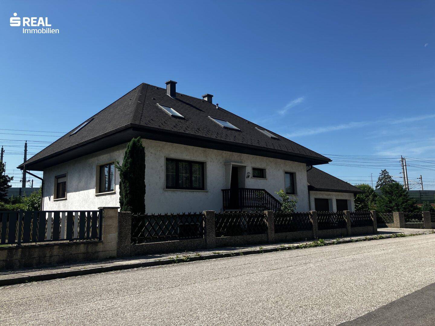 Geräumiges Haus mit Garten und Doppelgarage - Ansicht 3