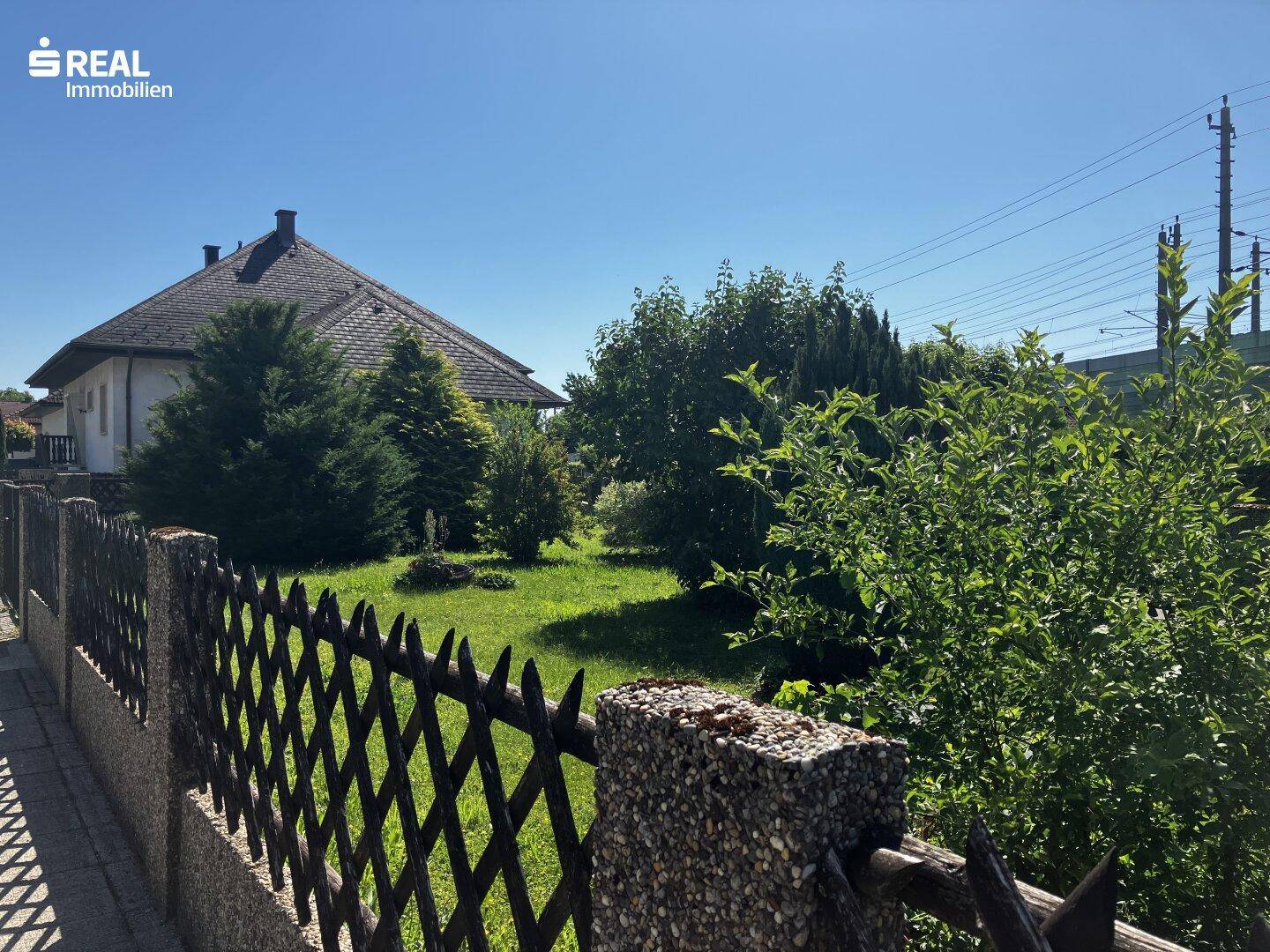 Geräumiges Haus mit Garten und Doppelgarage - Ansicht 5