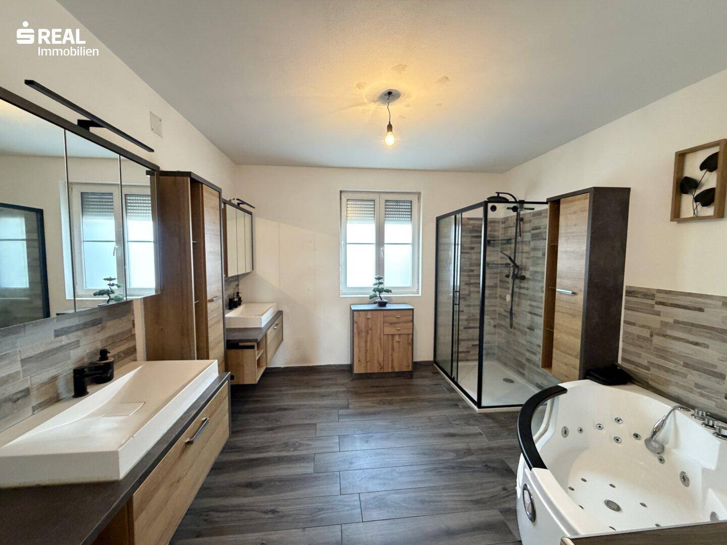 großzügiges, modernisiertes Einfamilienhaus mit Swimming Pool, Keller &amp; Garage in Bruck an der Leitha – pohled 5