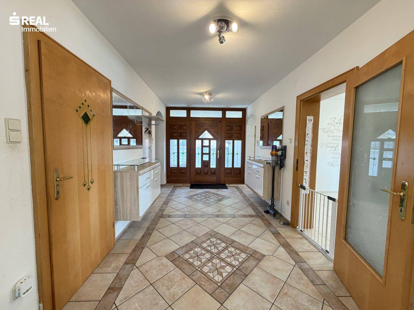 großzügiges, modernisiertes Einfamilienhaus mit Swimming Pool, Keller &amp; Garage in Bruck an der Leitha – další