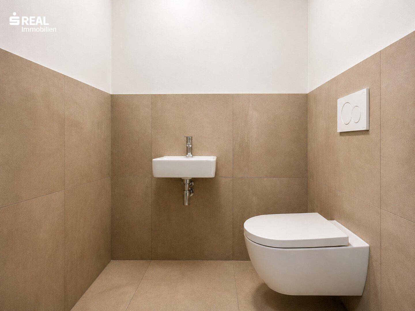 Modernes Gäste-WC mit Wand-WC und kleinem Waschbecken, ausgestattet mit beigefarbenen Fliesen.
