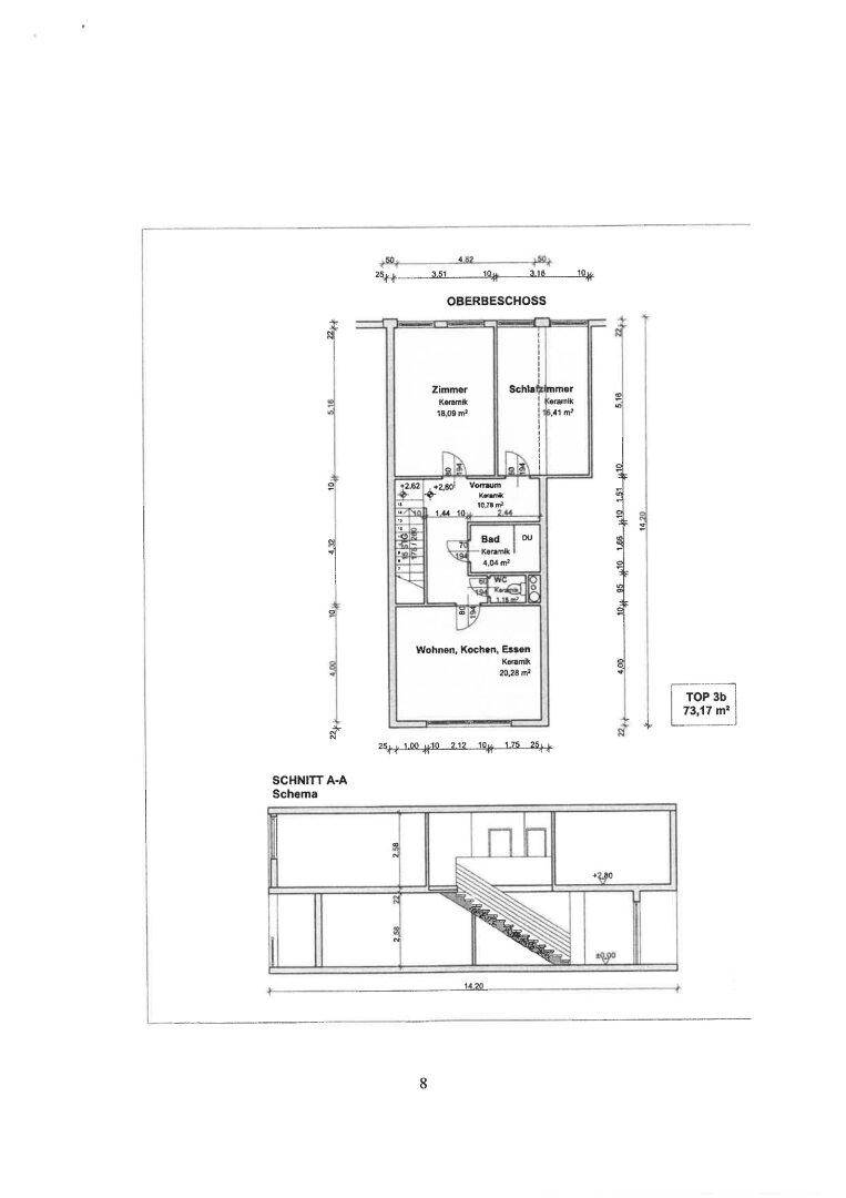 Grundriss des Obergeschosses mit Zimmern, Bad und offenem Wohn-, Koch- und Essbereich.