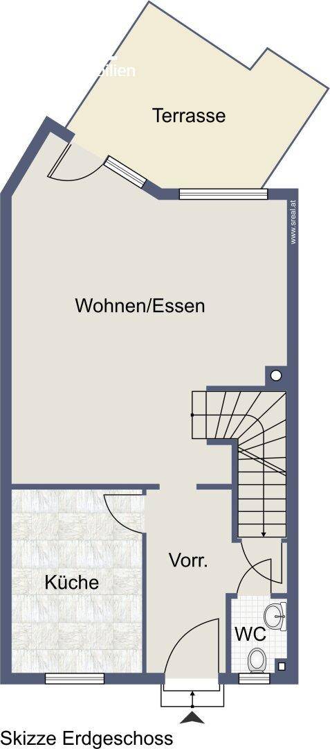 Grundriss des Erdgeschosses mit Wohn-/Essbereich, Küche und Terrasse.