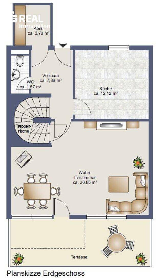 Grundriss des Erdgeschosses mit offener Küche, Wohn-Esszimmer, WC und Terrasse.