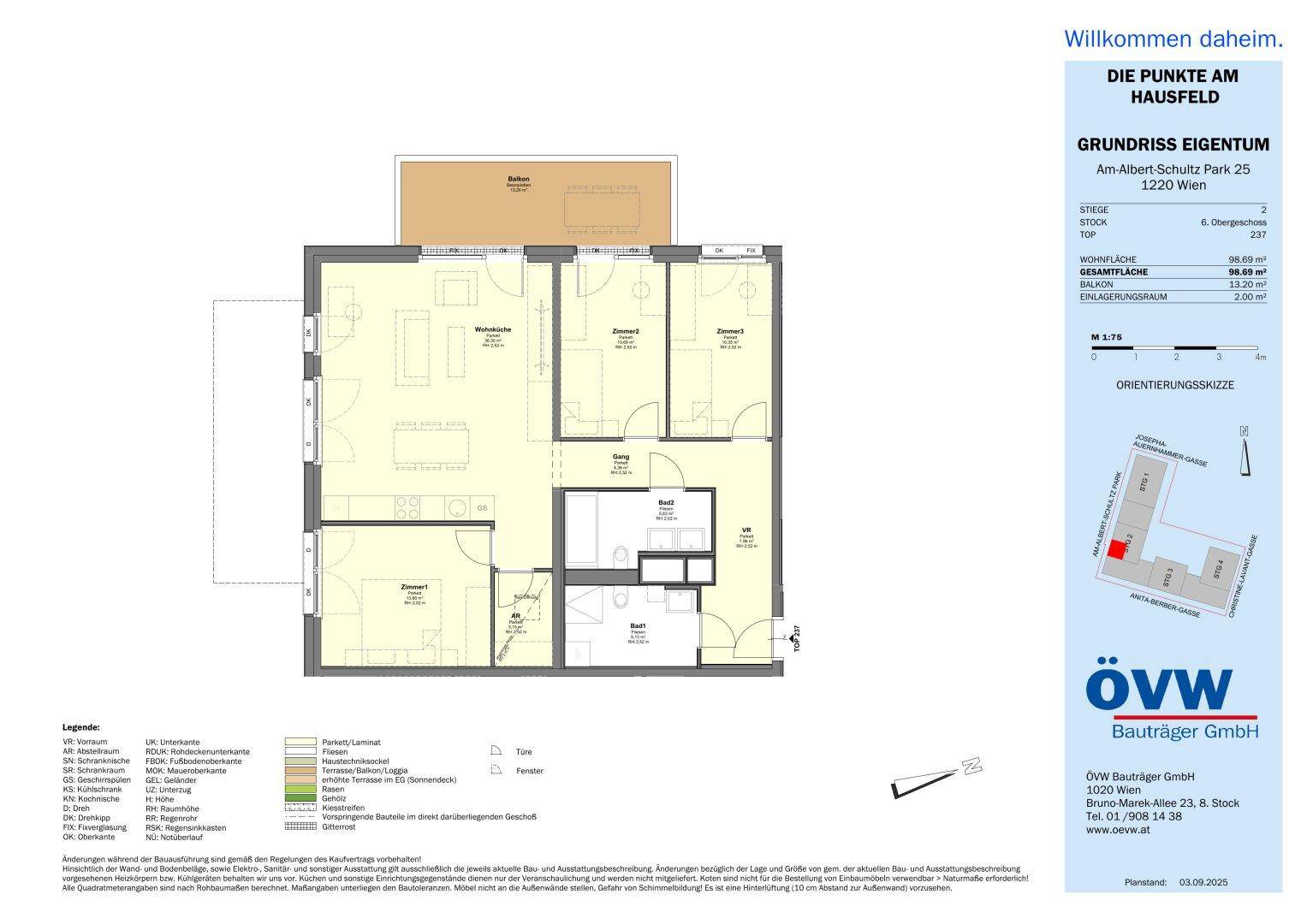Detaillierter Grundriss einer Wohnung mit drei Zimmern und Balkon.