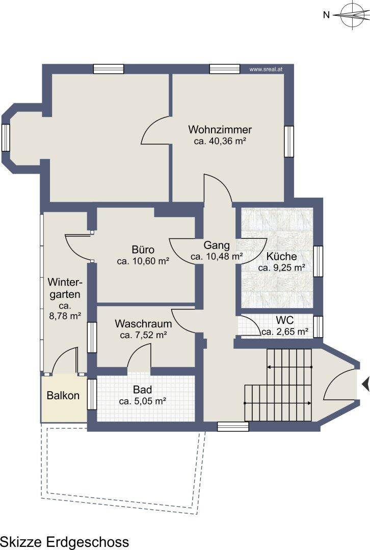 Grundriss des Erdgeschosses mit Wohnzimmer, Küche, Büro, Bad, WC und Wintergarten.