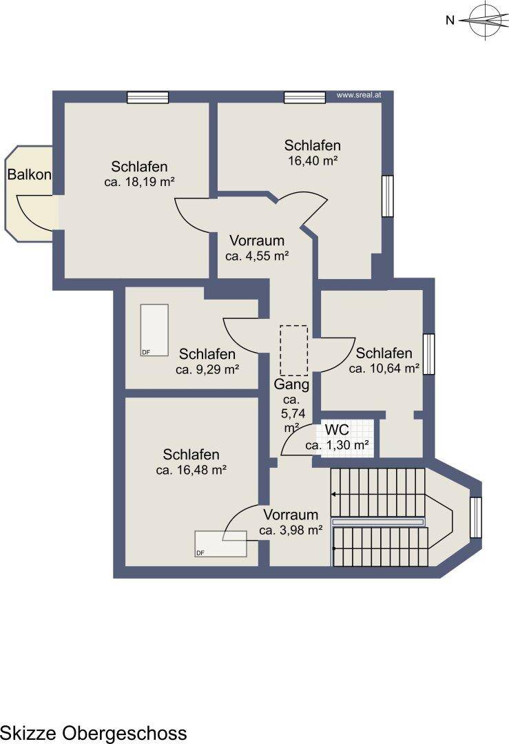 Grundriss des Obergeschosses mit vier Schlafzimmern, Balkon und separatem WC.