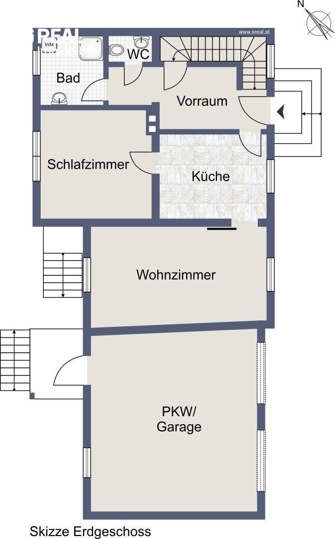 Grundriss des Erdgeschosses mit Wohnzimmer, Küche, Bad und Garage.