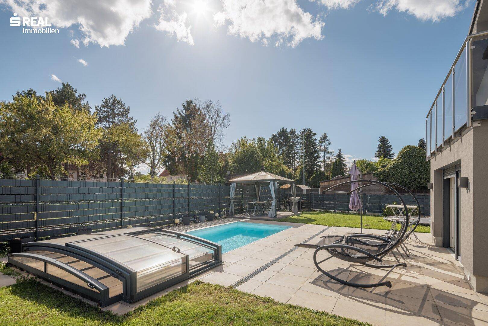 Pool und Terrasse