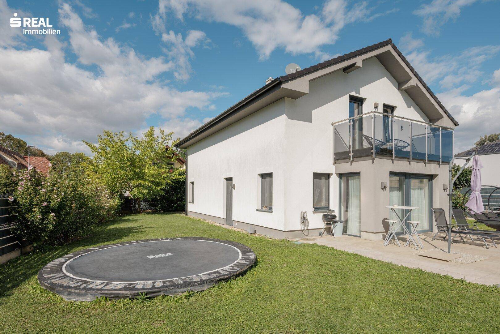 Außenansicht Garten und Haus