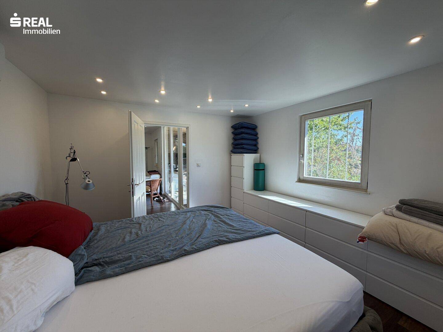 Schlafzimmer 1