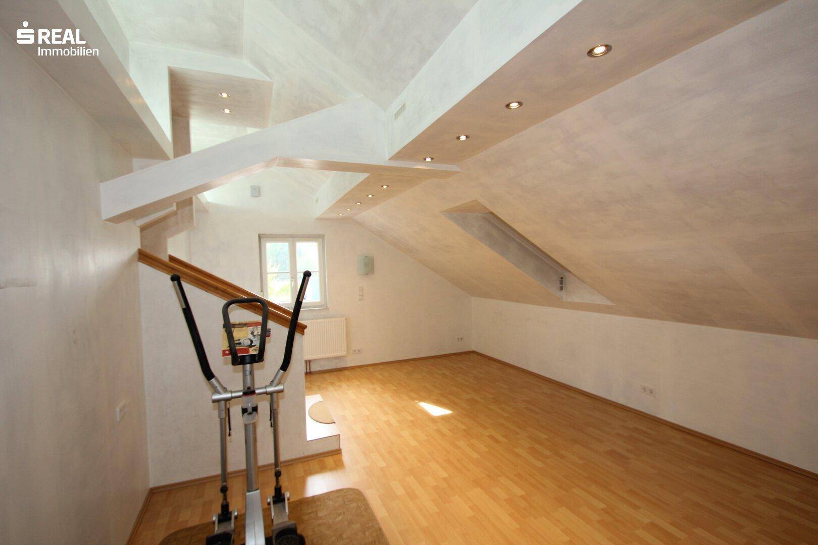 Zimmer über Garage