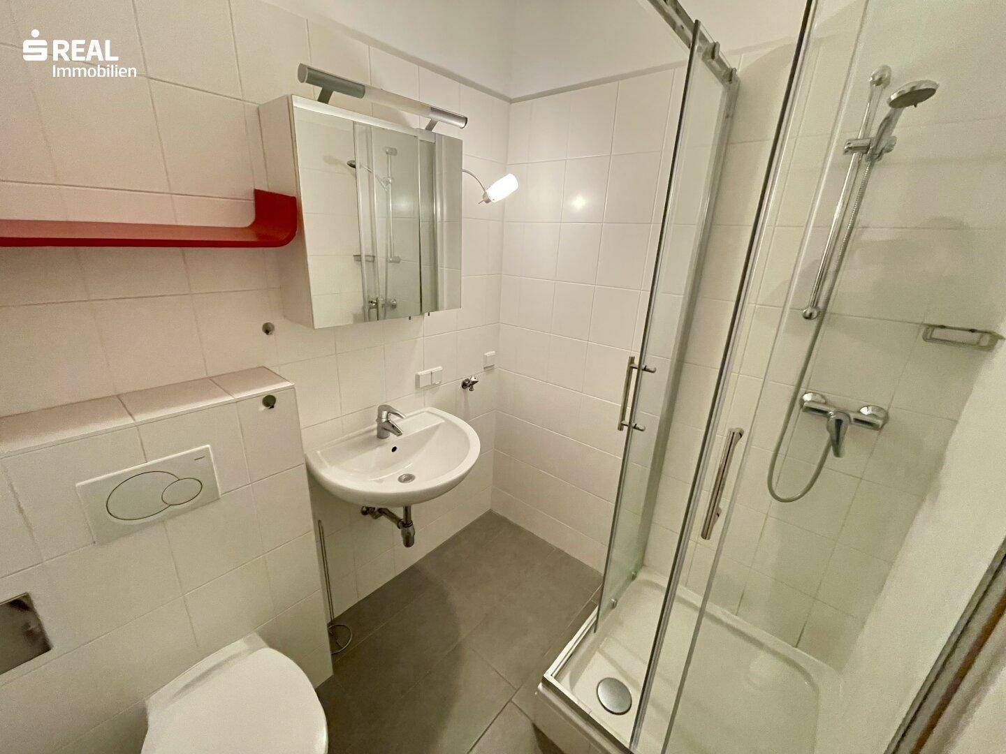 Bad mit Dusche & WC