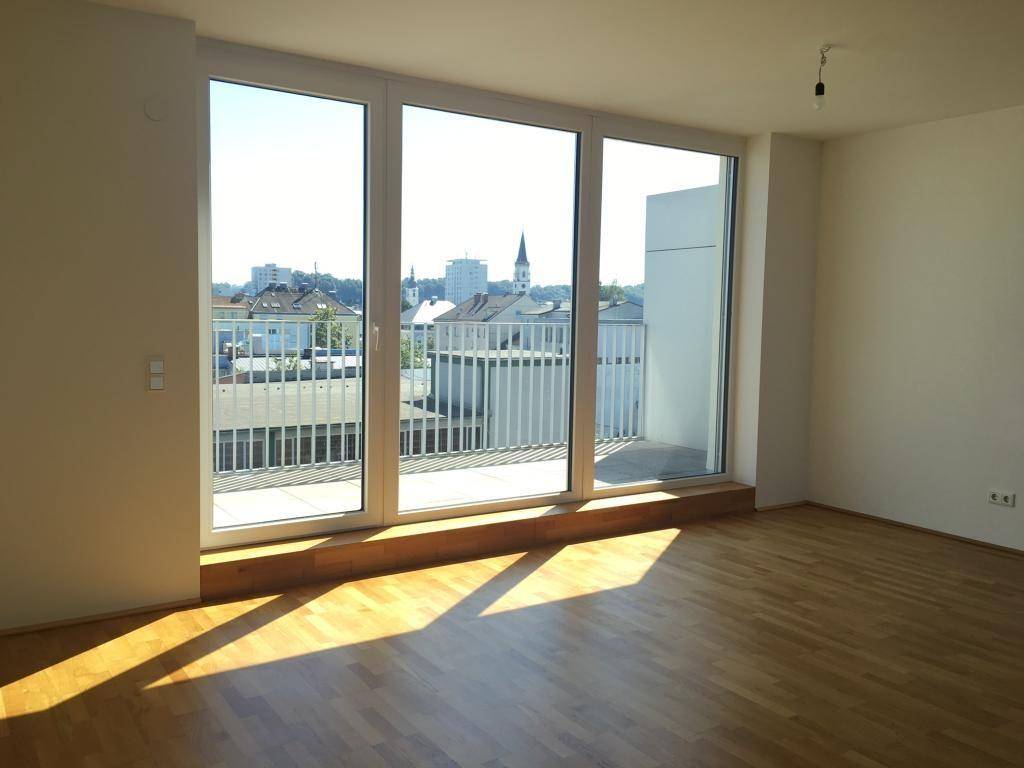 Wohnzimmer mit Balkon