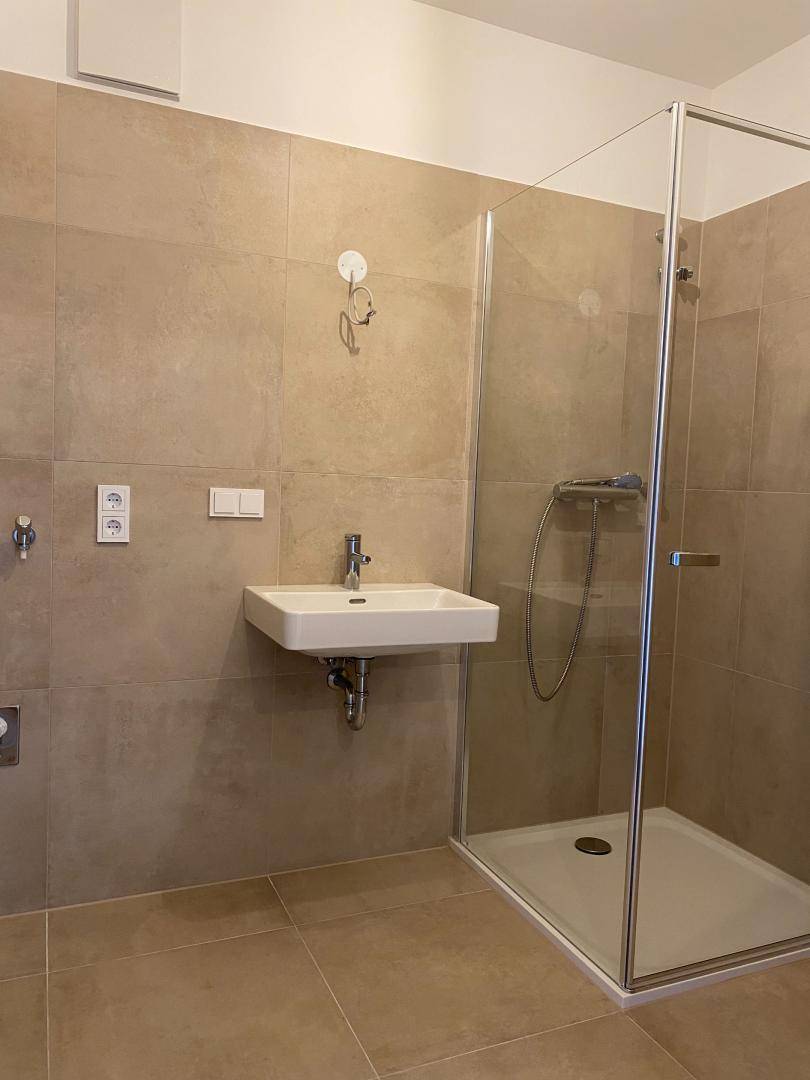 Badezimmer mit Dusche