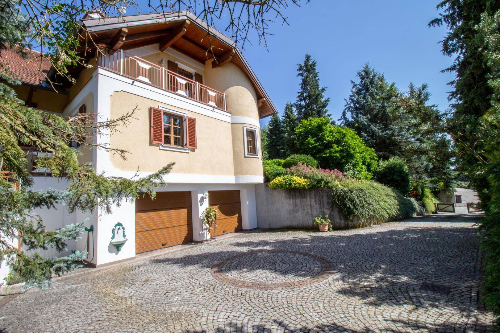 Haus Eingangsseite a. Winkel