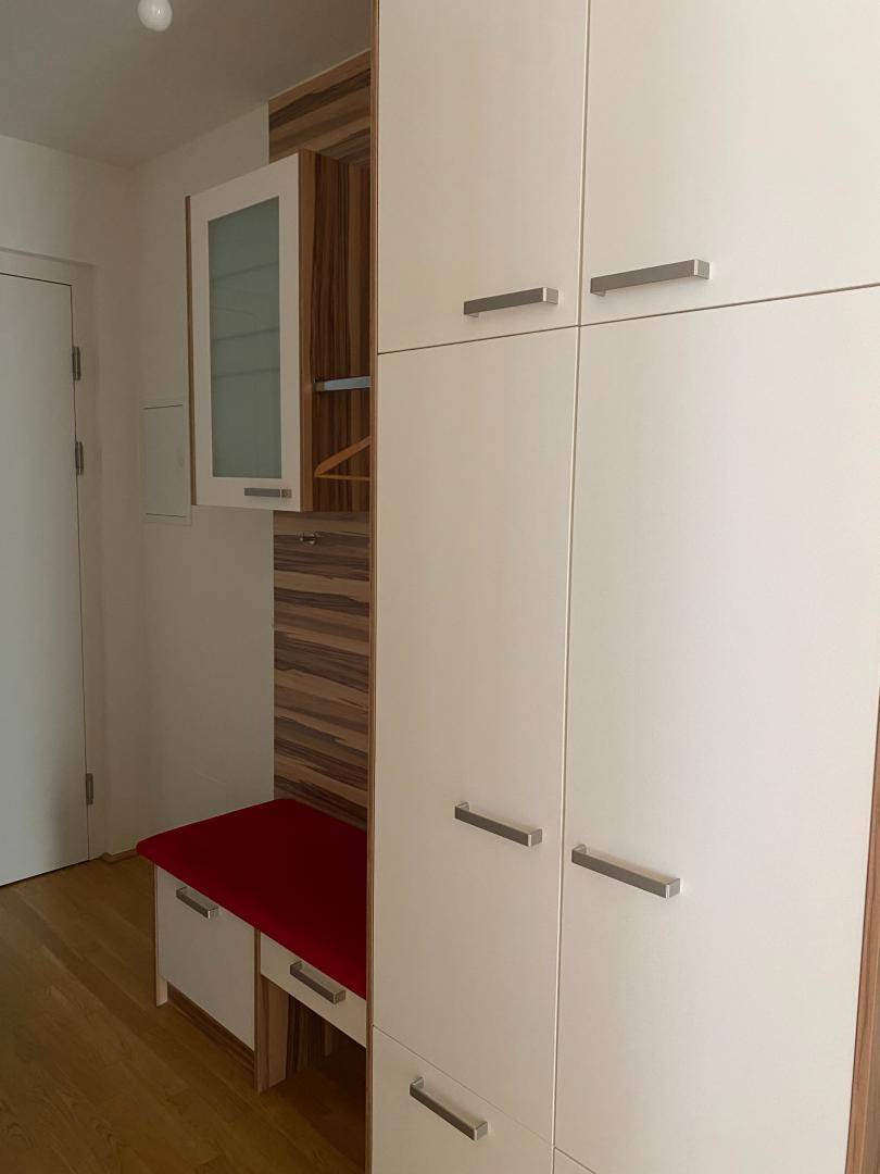 Eingangsbereich samt Garderobe