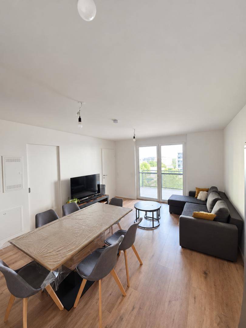 NACHMIETER gesucht: Kleine 2-Zimmer-Wohnung mit Balkon Richtung Innenhof