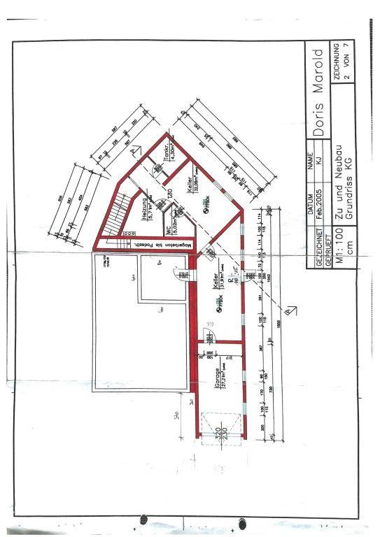 Grundriss des Kellergeschosses mit Garage, Kellerräumen und separatem WC.