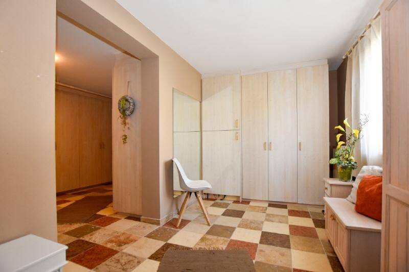 Wohnhaus mit Geschäfts-/ Büro- und Lagerflächen in Kössen – pohled 6