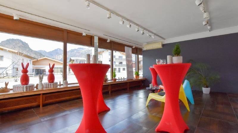 Wohnhaus mit Geschäfts-/ Büro- und Lagerflächen in Kössen – další