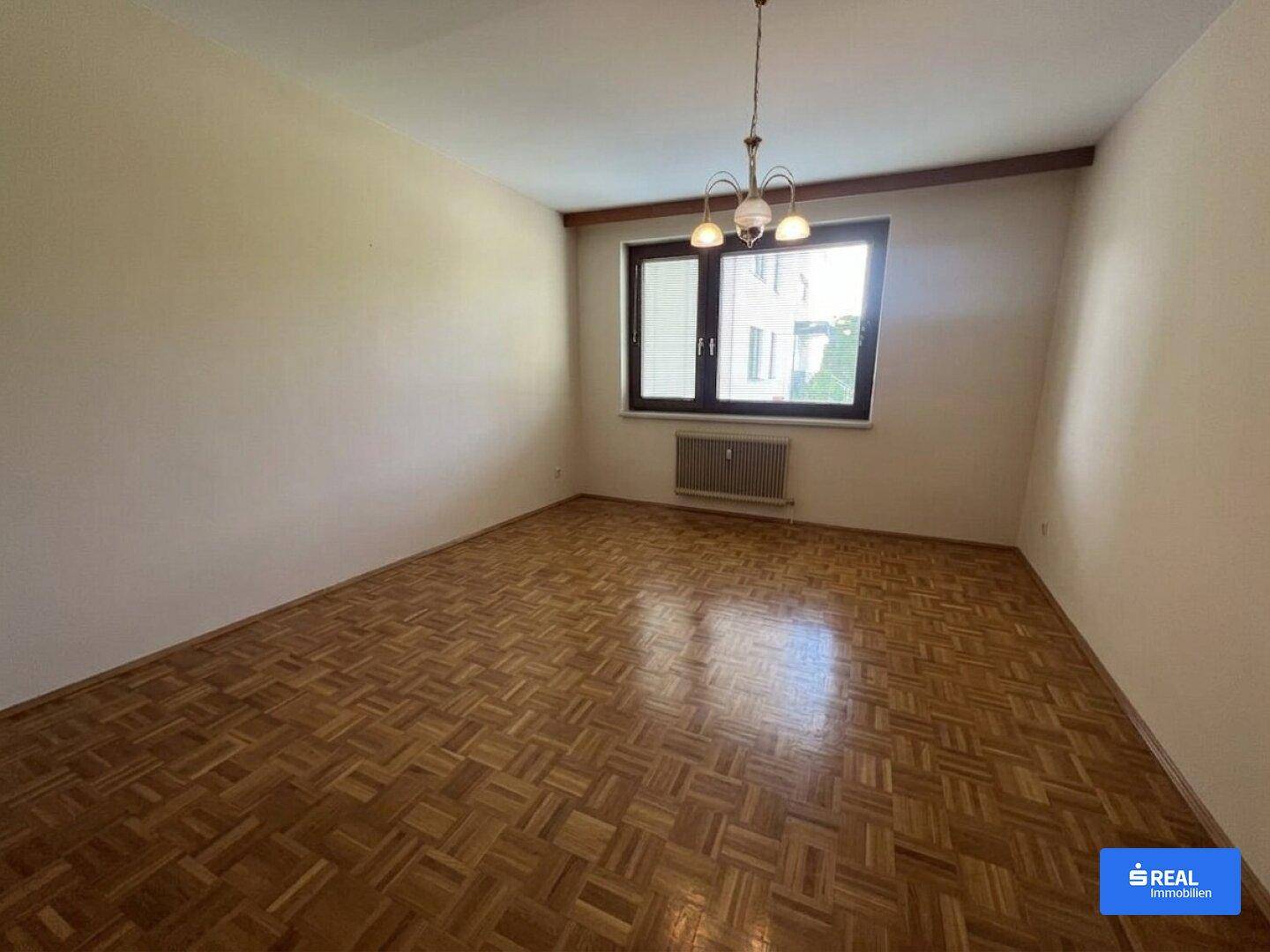 Großzügige 3 Zimmerwohnung mit Westloggia in zentraler Ruhelage! – pohled 6