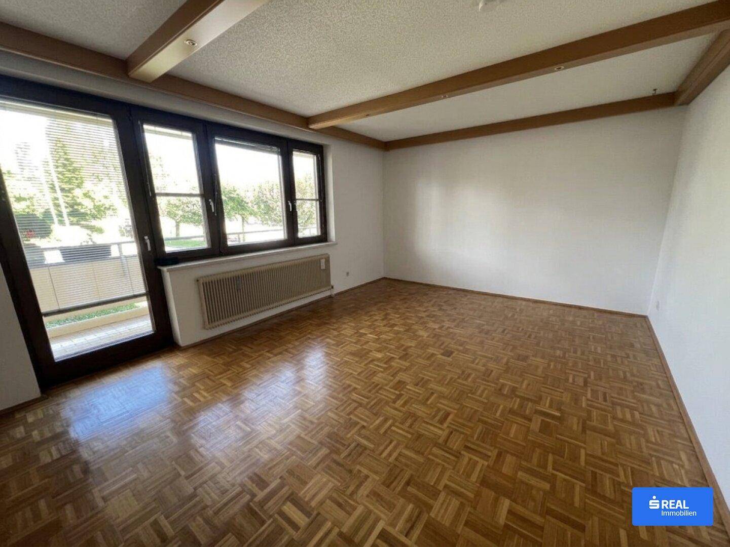Großzügige 3 Zimmerwohnung mit Westloggia in zentraler Ruhelage! – pohled 3