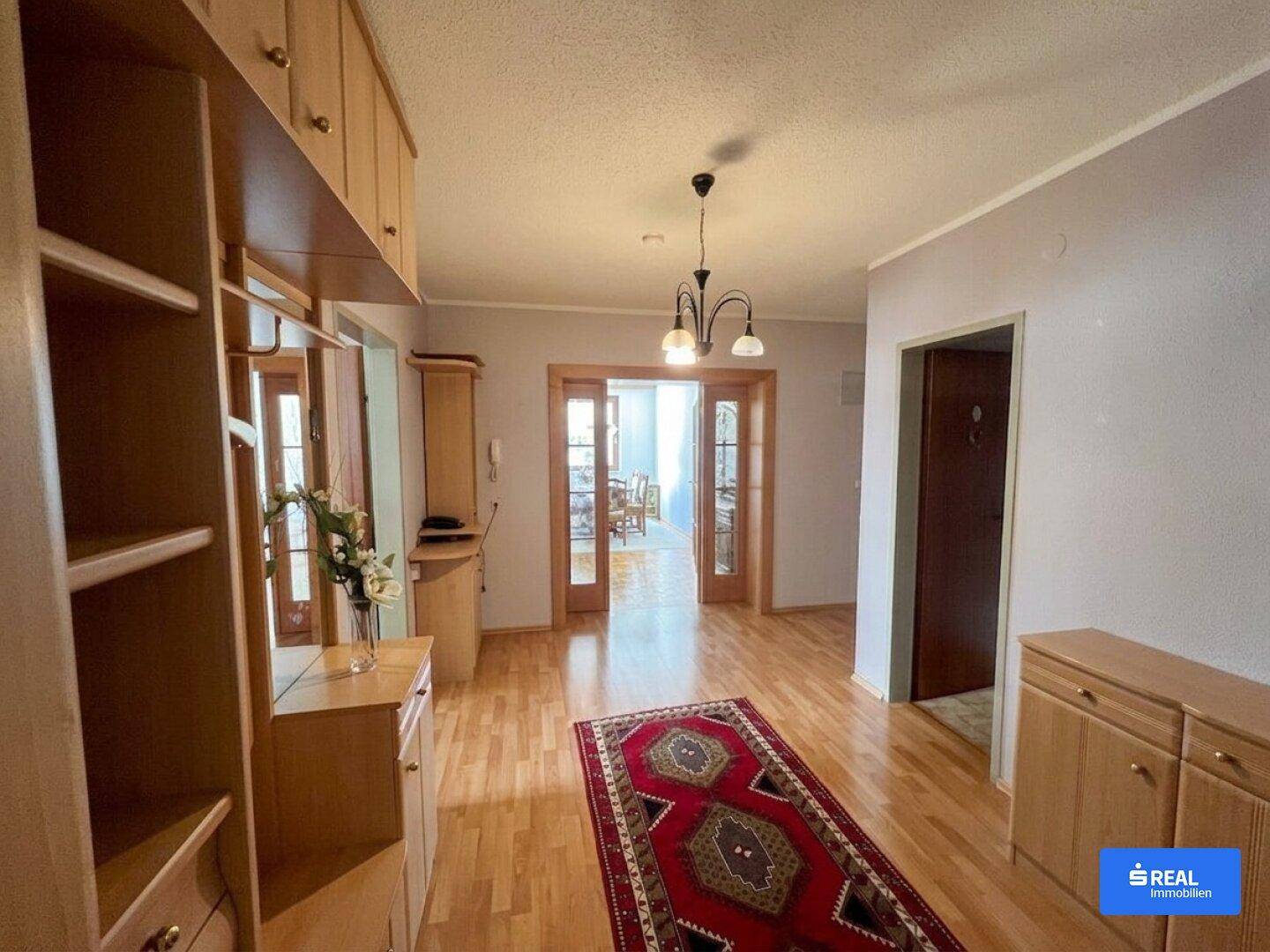Großzügige 3 Zimmerwohnung mit Westloggia in zentraler Ruhelage! – pohled 2