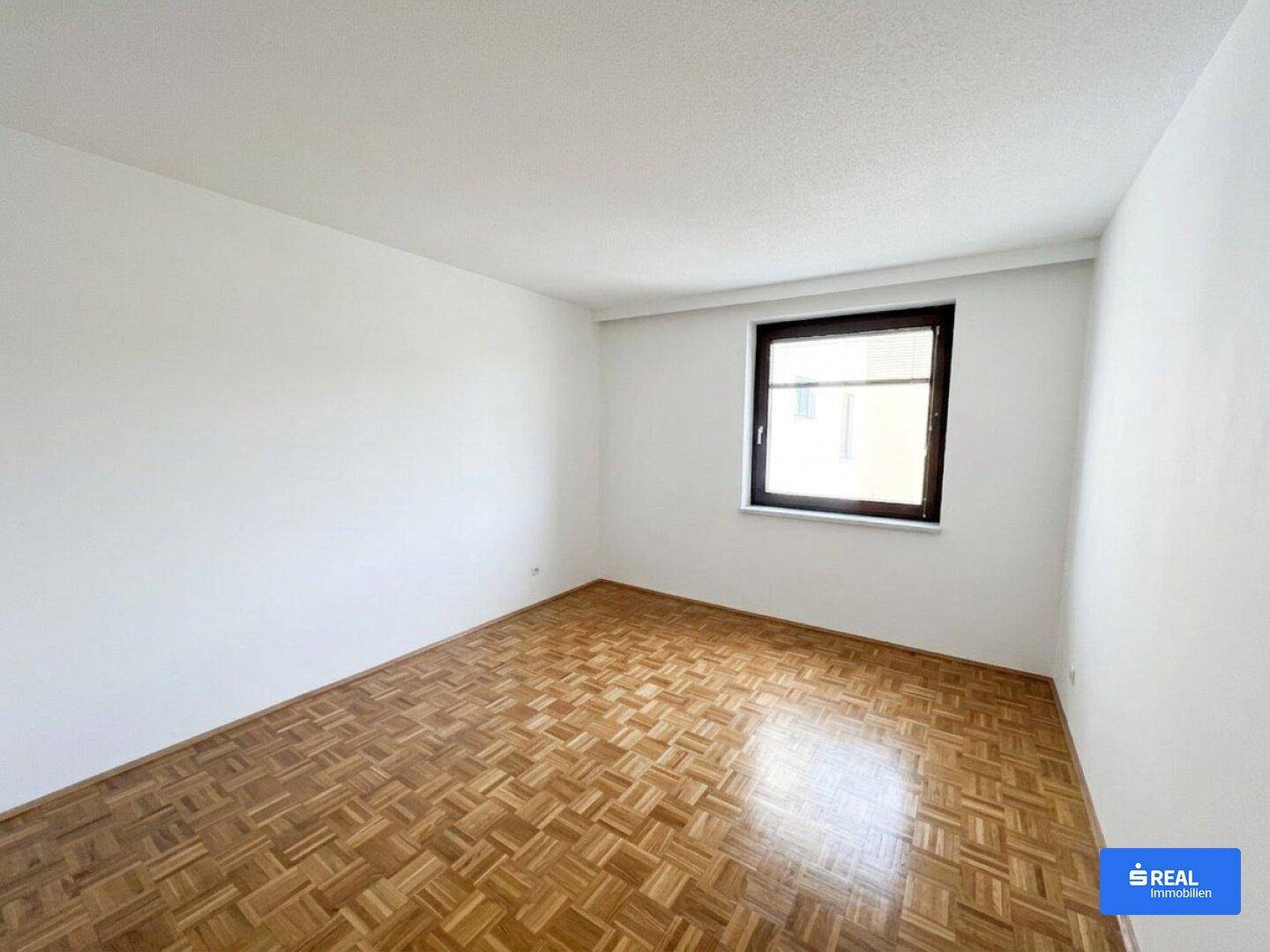 Großzügige 3 Zimmerwohnung mit Westloggia in zentraler Ruhelage! – další