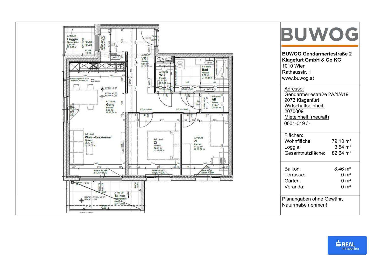 Detaillierter Grundriss einer Wohnung mit Loggia, Balkon und mehreren Zimmern.
