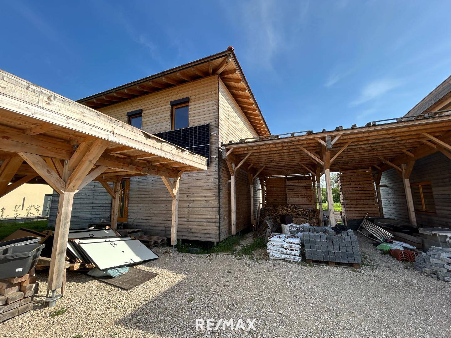 Vorderansicht + Carport