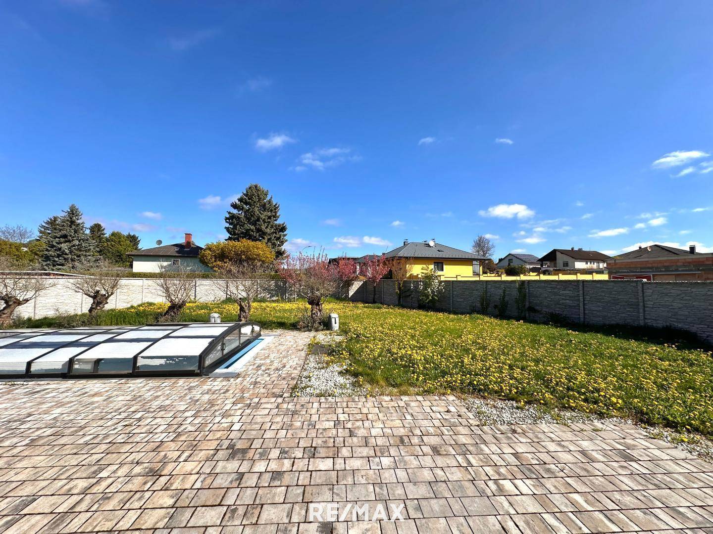 Garten mit Pool