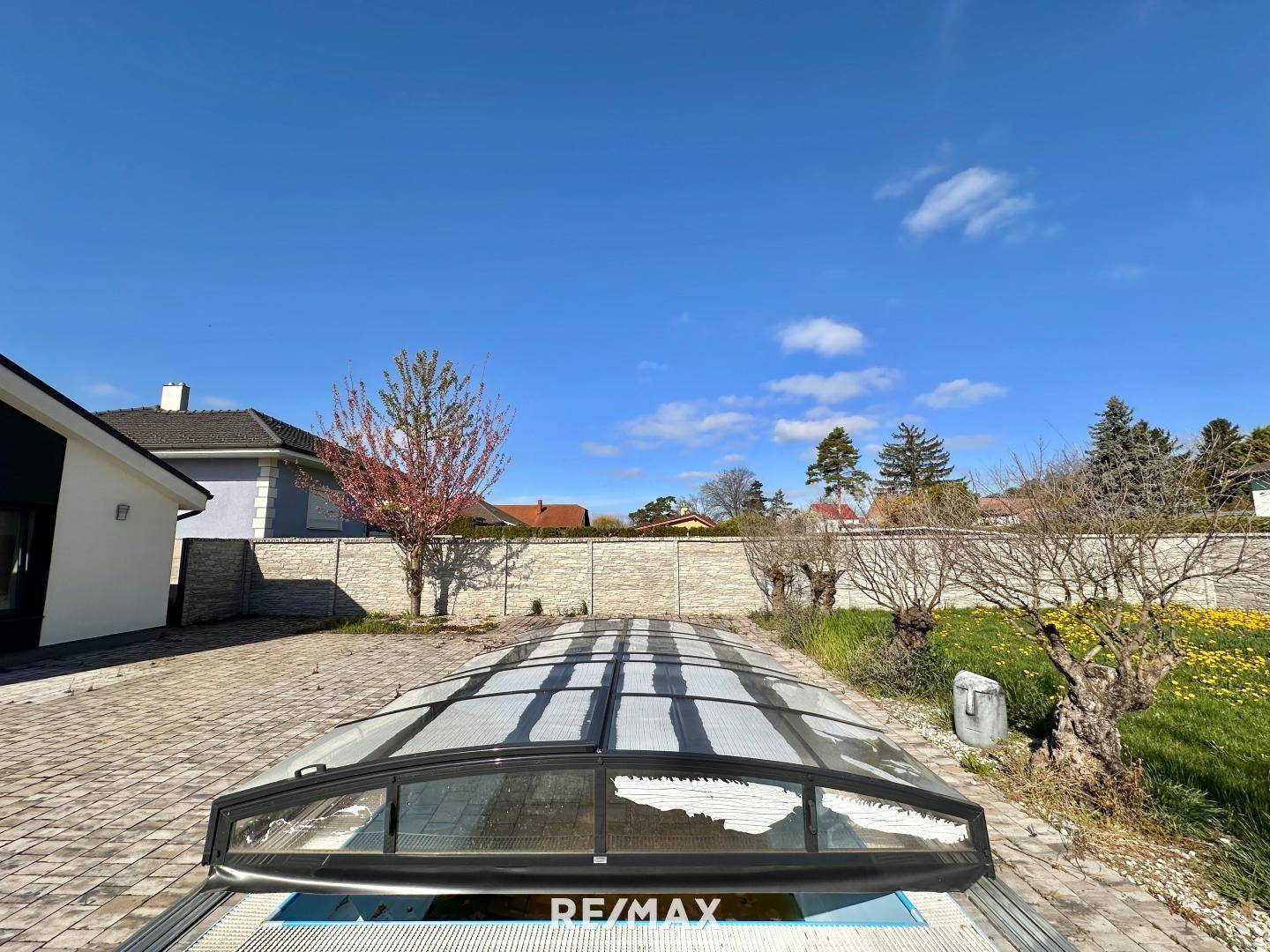 Garten mit Pool