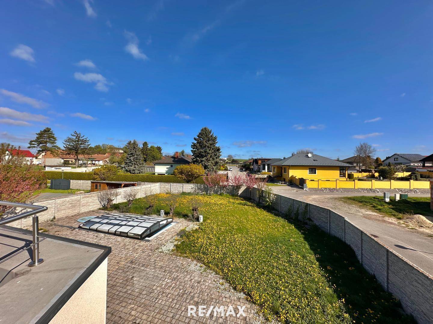 Garten mit Pool
